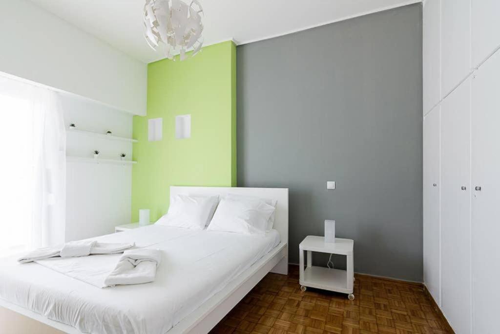 Apartament Sunlit 2Br Oasis In Metaxourghio 3Min From Metro Ateny Zewnętrze zdjęcie