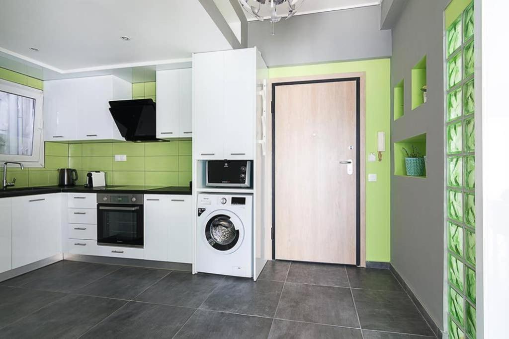 Apartament Sunlit 2Br Oasis In Metaxourghio 3Min From Metro Ateny Zewnętrze zdjęcie